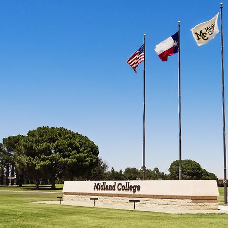 Holiday Inn Express & Suites Midland Loop 250 By Ihg Exteriör bild
