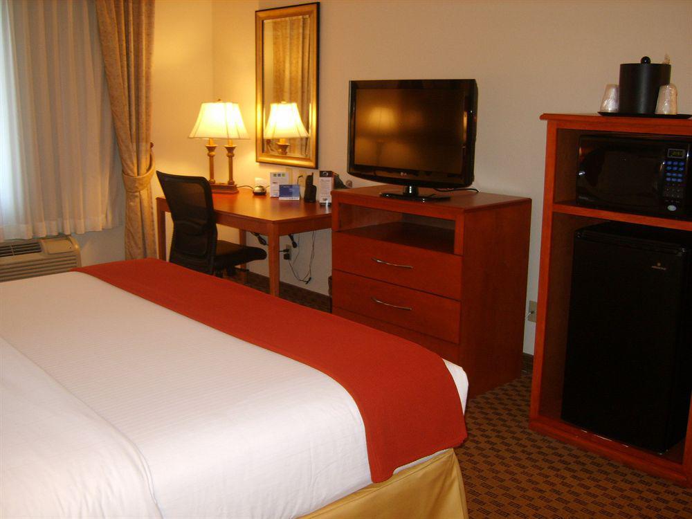 Holiday Inn Express & Suites Midland Loop 250 By Ihg Rum bild